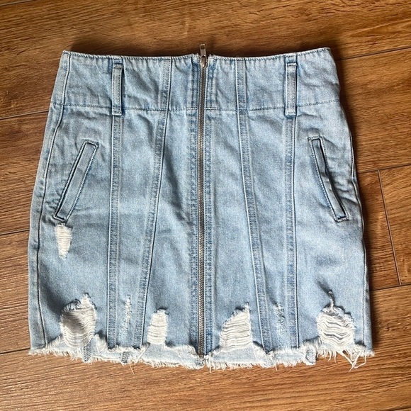 Forever 21 distressed mini jean skirt size 25 - Picture 1 of 5